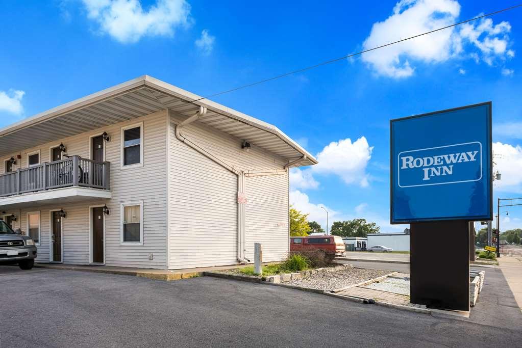 Rodeway Inn Ла-Кросс Экстерьер фото
