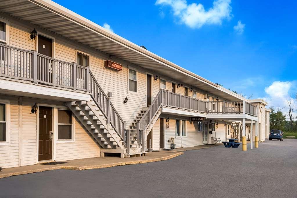Rodeway Inn Ла-Кросс Экстерьер фото